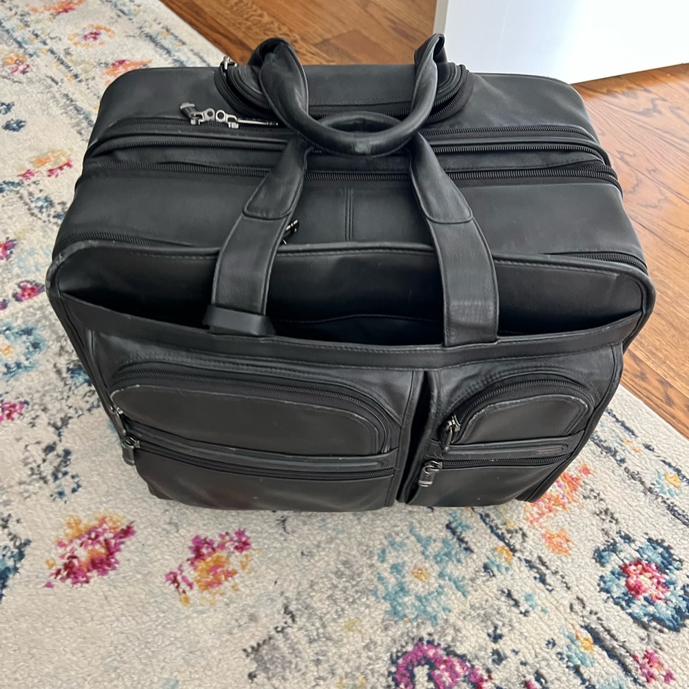 Tumi Black Briefcase with Durable Design and Spacious Compartments - Picture 2 of 7